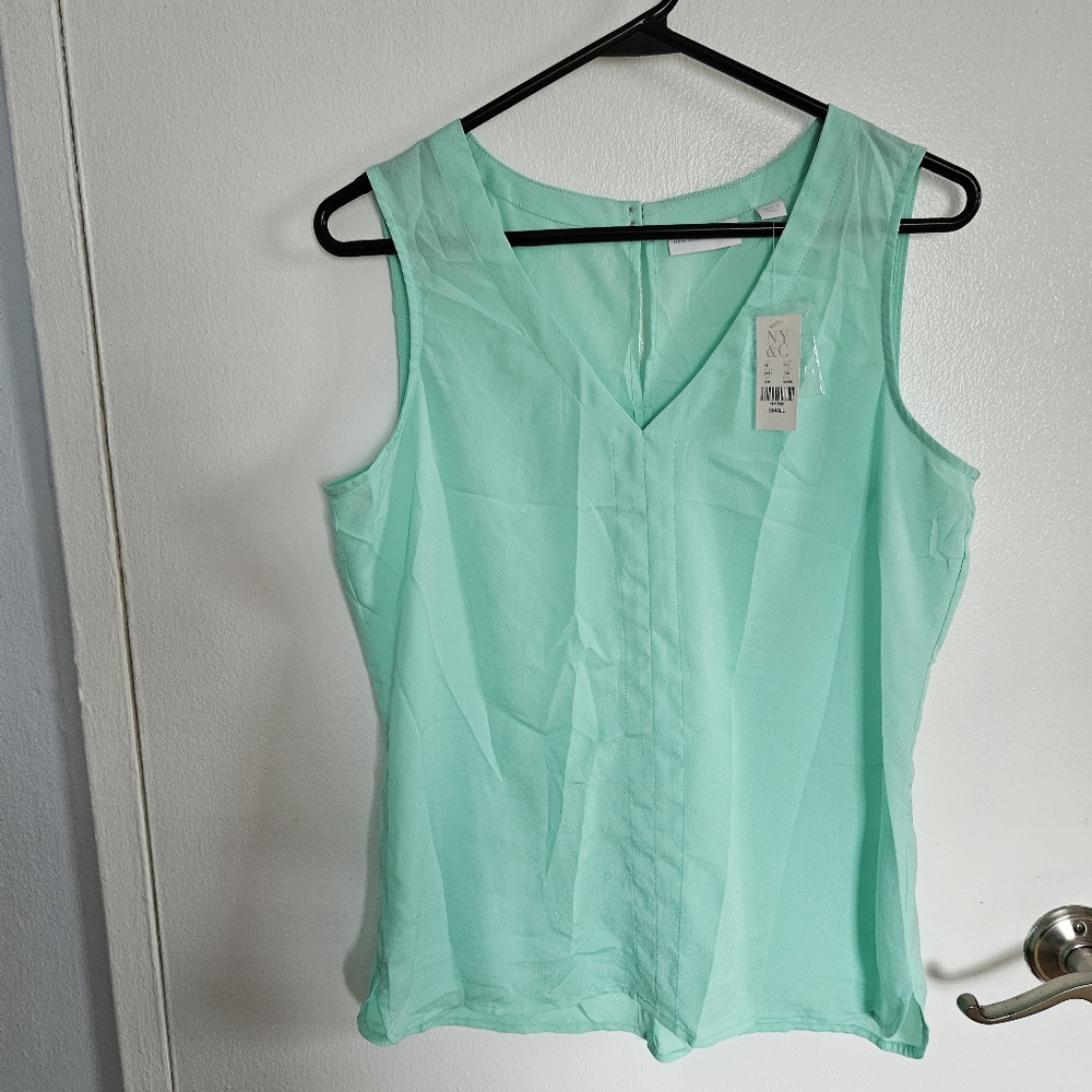 NY & COMPANY blouse. 💚